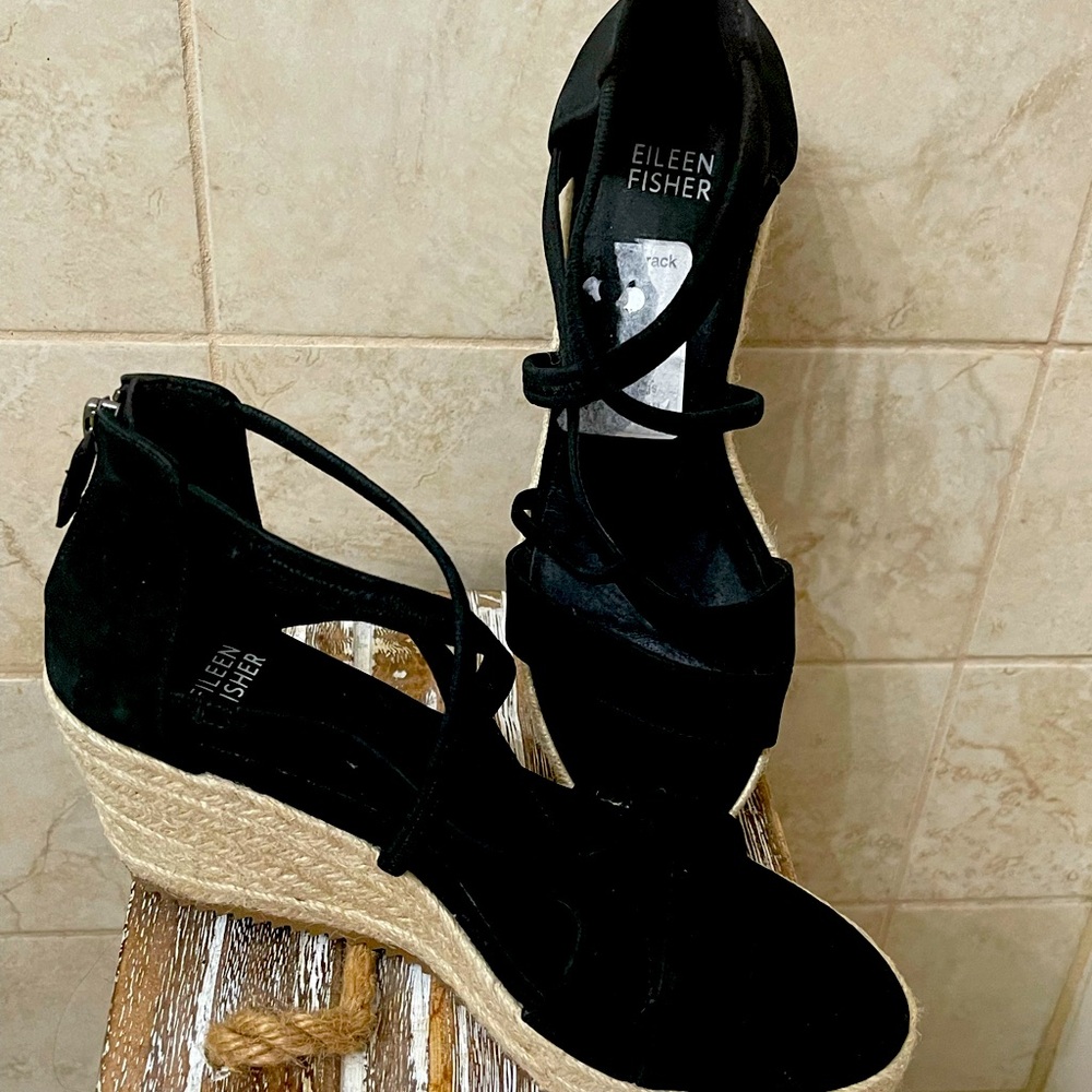 New no tags Eileen Fisher Sandals, a classic never out of style. 7.5